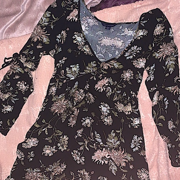 SHIPPING DISCOUNT‼️ Floral Longsleeve Dress - Picture 2 of 3